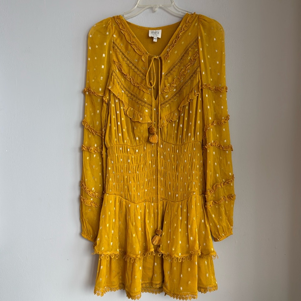 Hemant and Nandita, V-Neck short tiered lace dress Size S,excellent condition